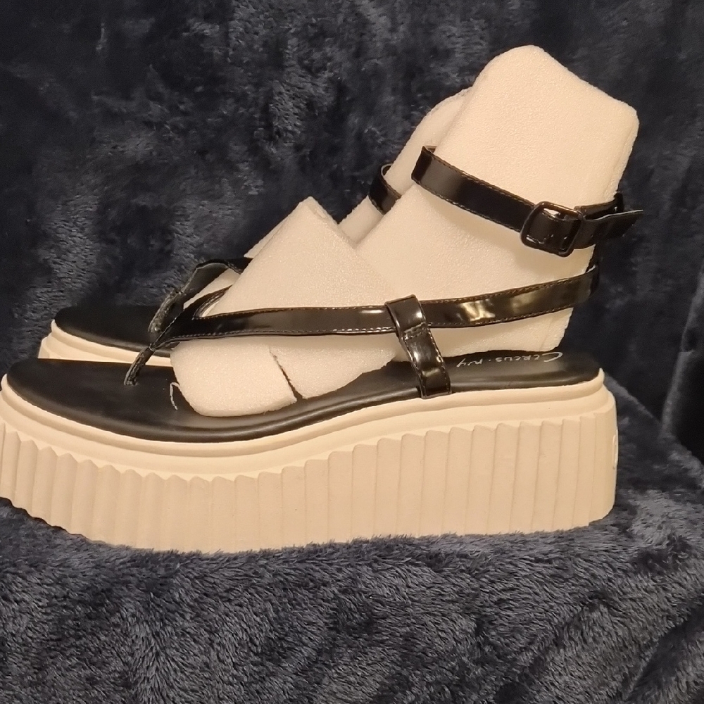 Chic Platform Sandals in Black and Cream